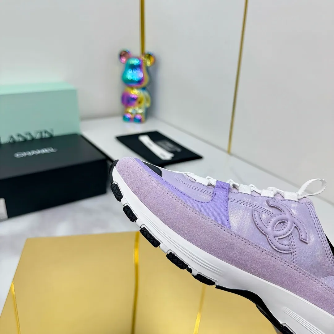 👟👟Ex-factory price 600👟👟High quality! ! ! CHANEL Chanel 25A latest thick-soled casual sports shoes. The counter is synchronized. The counter is very popular. It is a shoe that is very difficult to buy. The most popular thick-soled casual shoes on the Internet. As you can imagine, the most popular thick-soled casual shoes can not be missed. It has both good looks and comfort. Simple and versatile. The thick sole increases the height and is super versatile. Whoever wears it will look better. Upper: cowhide stitching. Lining: breathable mesh. Outsole: TPU original outsole. Size: 35-41 👉